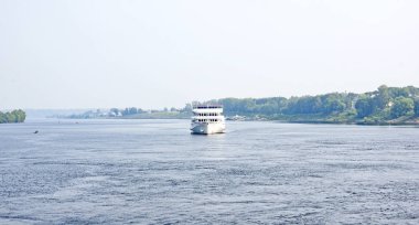 Rusya'da gezinilebilir nehir; Saat 18:30'da .; 15 Temmuz 2015; Rusya