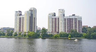 Moskova 'da bir nehir kıyısında inşaat, 15:35 s. m.; 14 Temmuz 2016: Rusya