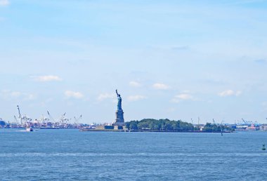 Ellis Adası'ndaki Özgürlük Heykeli; 13:05 de .; 14 Haziran 2014; New York, ABD