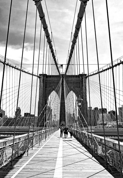 Brooklyn Bridge, Manhattan, 12:45 p.m .; June 14, 2014; New York, usa