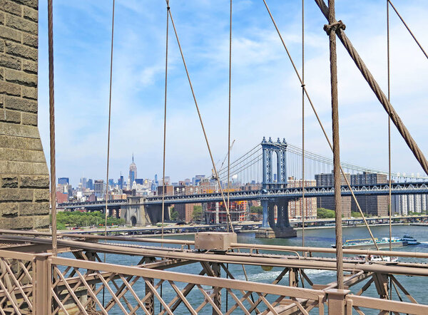 Brooklyn Bridge, Manhattan, 12:45 p.m .; July 14, 2015; New York, USA