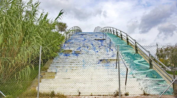 Graffiti Uma Escada Ponte Bairro Vall Hebrn Barcelona Julho 2015 — Fotografia de Stock