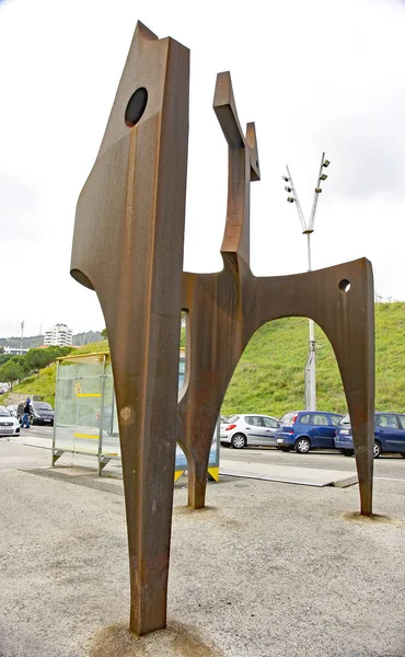 Scultura Ferro Arrugginito Nel Quartiere Del Vall Hebrn Barcellona Luglio — Foto Stock