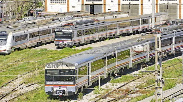 Züge Gleise Und Oberleitungen Den Bahnwerkstätten Barcelona Uhr Juli 2016 — Stockfoto