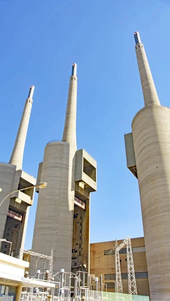 Die Drei Schornsteine Des Alten Heizkraftwerks Von Sant Adria Del — Stockfoto