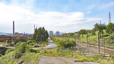 Gijn 'deki sanayi manzarası, 14: 10. ; 14 Mayıs 2015; Asturias Prensliği, Asturias, İspanya, Avrupa