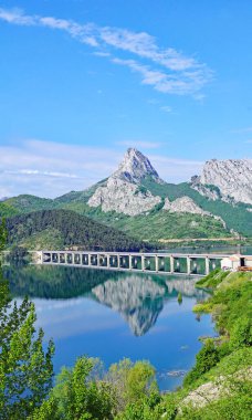 Riao veya Riano, 12: 30; 10 Mayıs 2018; Len, Picos de Europa ili, Castilla y Len Topluluğu, Avrupa