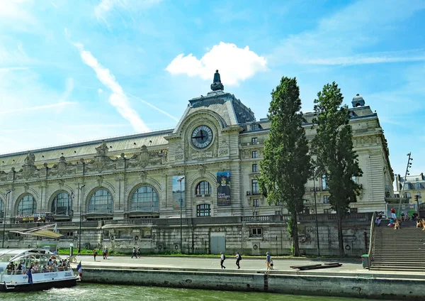 ルーヴル美術館の創設とガラスドーム 午後2時35分 2018年7月18日 フランス ヨーロッパ — ストック写真