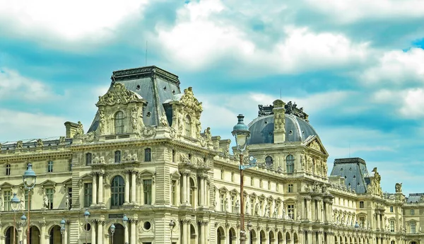 卢浮宫的喷泉和玻璃穹顶 下午2 2018年7月18日 — 图库照片