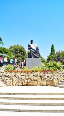 Zadar 'ın sokak ve sokak manzarası, 12: 45; 16 Ağustos 2018; Hırvatistan, Avrupa' da Dalmaçya