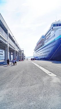 Zadar 'ın sokak ve sokak manzarası, 12: 45; 16 Ağustos 2018; Hırvatistan, Avrupa' da Dalmaçya