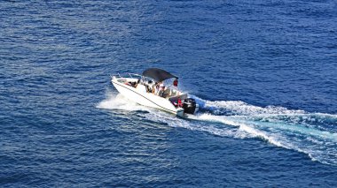 Zadar 'ın sokak ve sokak manzarası, 12: 45; 16 Ağustos 2018; Hırvatistan, Avrupa' da Dalmaçya