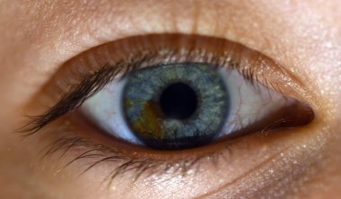 İki renk ile ilginç göz