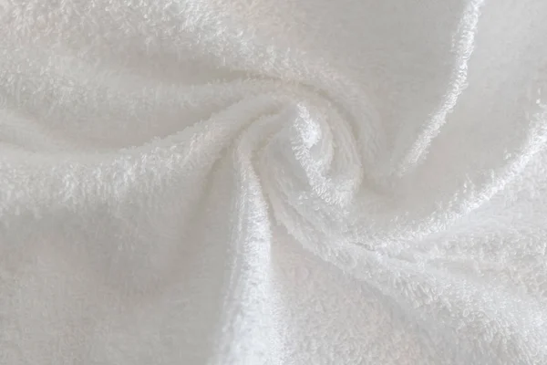 Beyaz pamuklu havlu görünümü kapatın. Spa ve sağlıklı yaşam şey. Seçici odak