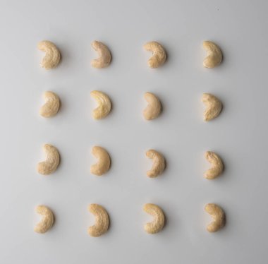 Deli, kaju desen Beyaz ahşap bir masa üzerinde yerleştirilir. Lezzetli ve sağlıklı gıda ile lots-in vitamin. Üstten görünüm.