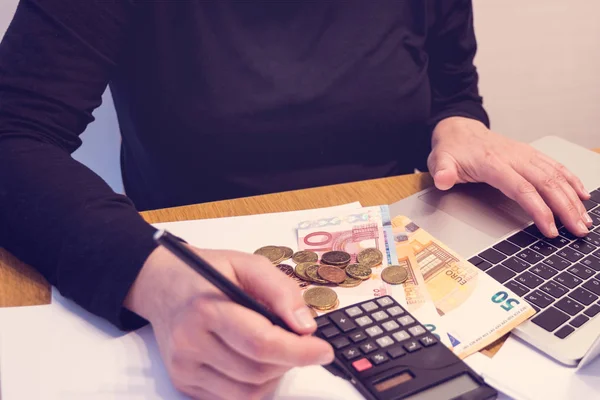 Concepto Planificación Presupuestaria Vista Superior Una Mujer Escribiendo Categorías Gastos — Foto de Stock