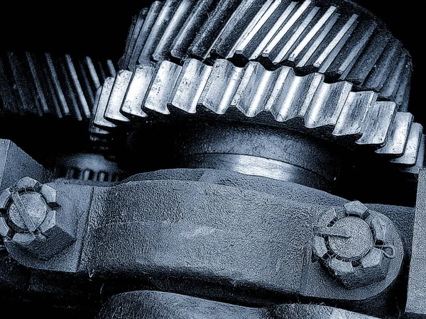 şanzıman içinde metal sarmal dişliler