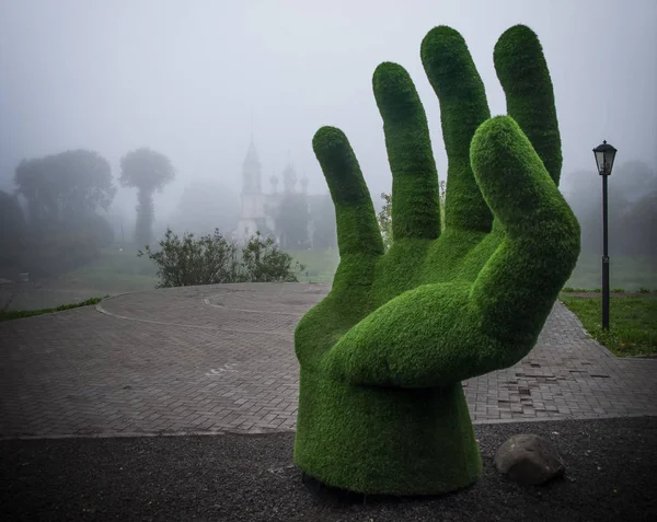Sis te vologda nehrinin dolgu üzerinde Toprak-çim heykel 