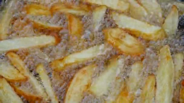 Siedende Kartoffelchips Klang — Stockvideo