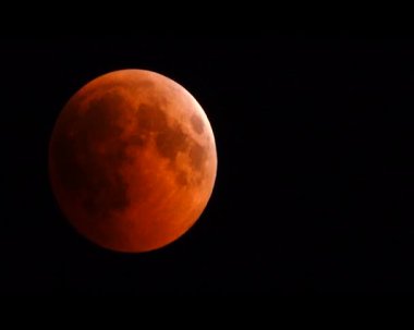 kanlı tutulması 27 Temmuz 2018 - tam ay tutulması ay. Bu yüzyılda 21 en uzun toplam ay tutulması oldu. Toplam aşamasının toplam süresi yaklaşık 103 dakika idi