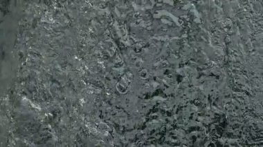 yavaş hızlı su akışı