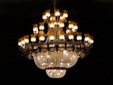 Siyah arka planda avize