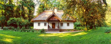 Orman Panorama Ukraynalı eski kulübede