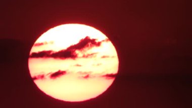 bulutlar, ses ile büyük güneş batan