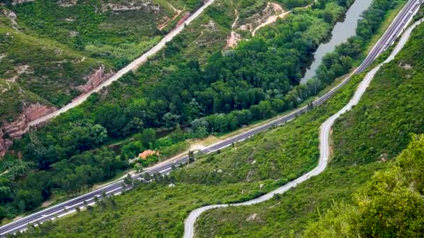 Traffico Automobilistico Rallentatore Una Strada Montagna — Video Stock