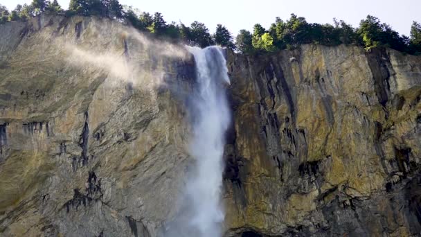 Una Cascada Que Cae Una Montaña 300 Metros Altura — Vídeos de Stock