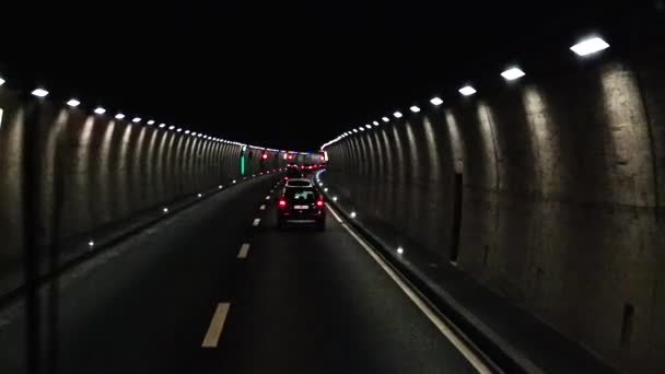 Tijdverloop Van Auto Een Tunnel — Stockvideo