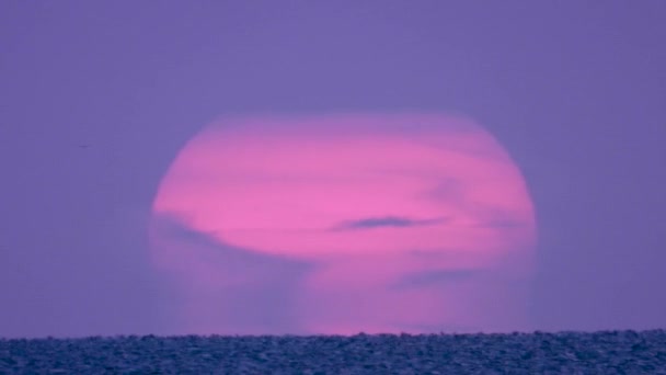 Πρωινή Οφθαλμαπάτη Ανατολή Του Ηλίου Δίπλα Στη Θάλασσα — Αρχείο Βίντεο