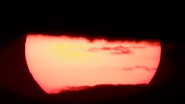 bulutlar gökyüzünde hareket ve büyük güneş, ses blok 