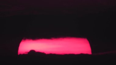 bulutlar gökyüzünde hareket ve büyük güneş, ses blok 