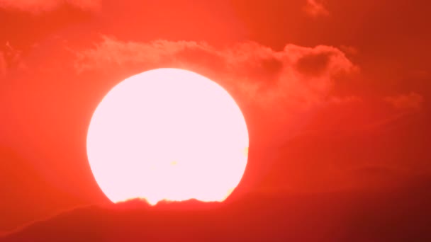 Nuages Déplacent Travers Ciel Bloquer Grand Soleil Son — Video