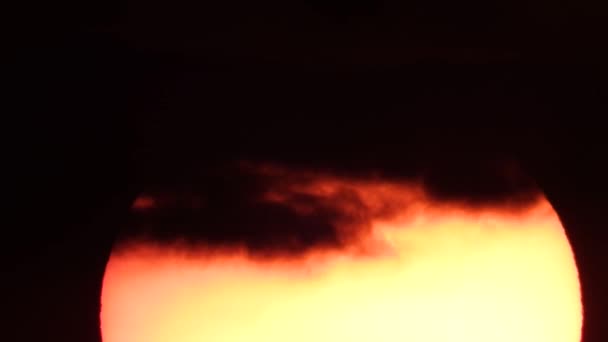 Nuvens Movem Através Céu Bloquear Grande Sol Som — Vídeo de Stock