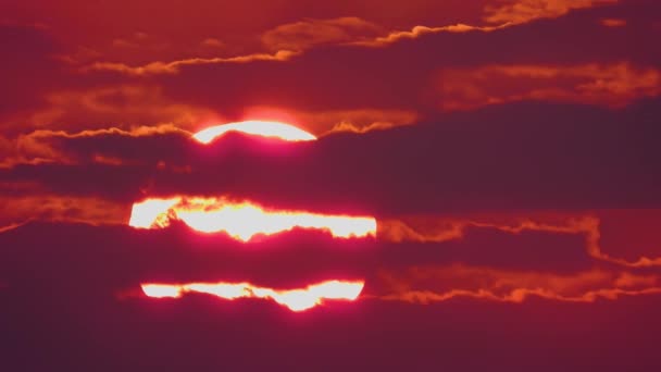 Nuages Déplacent Travers Ciel Bloquer Grand Soleil Son — Video