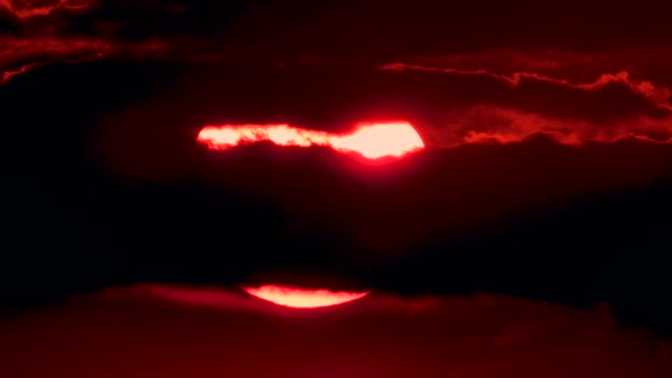 Nuages Déplacent Travers Ciel Bloquer Grand Soleil Son — Video