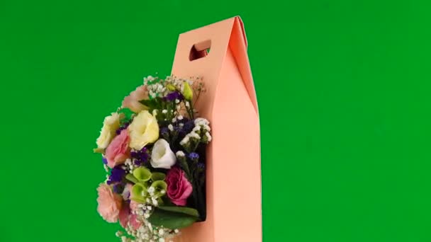 生日快乐问候 盒子与美丽的花束旋转在绿屏上 — 图库视频影像