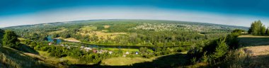 Seversky Donets Nehri ve İzyu şehrinin panoramik manzarası