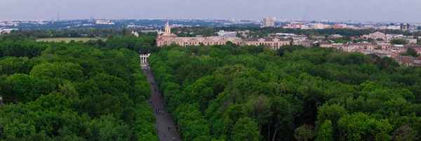 Панорамный вид на Харьков и парк Горького летом. Украина — стоковое фото