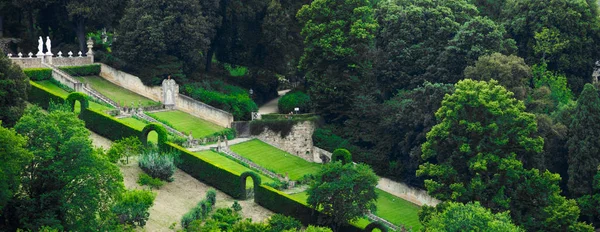 Vista panorámica de los jardines en Florencia, Italia — Foto de Stock