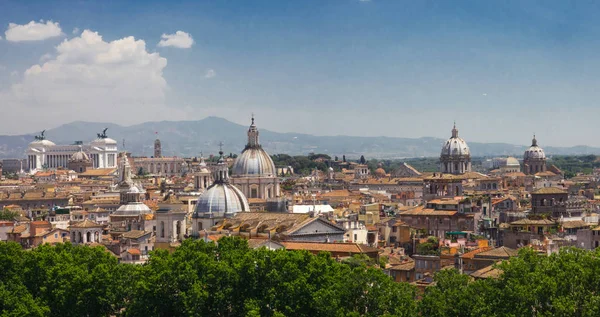 Panorama ancient architecture of Rome and Palazzo Venezia, Italy — Stock Photo, Image