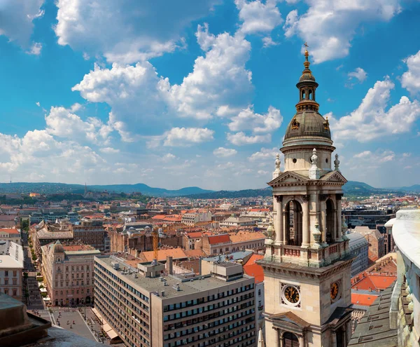 Pohled na město z kopule katedrály v Budapešti — Stock fotografie