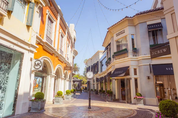 El reloj cuadrado en el Grove en Los Ángeles . — Foto de Stock