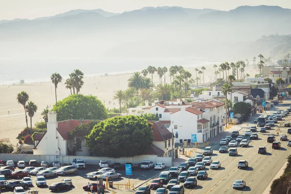 Verkehr auf Pazifikküste Autobahn in Santa Monica — Stockfoto