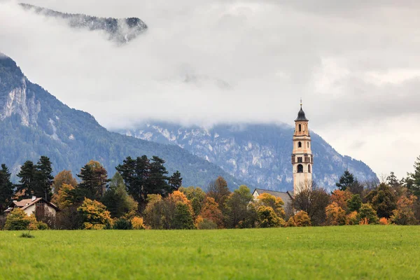 Moody automne dans les Alpes — Photo