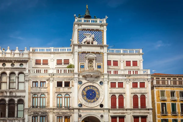 Часовая башня на площади Святого Марка в Венеции — стоковое фото