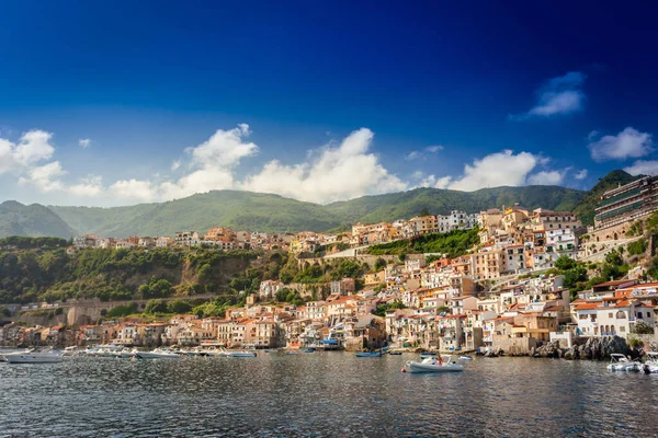 Calabria Daki Chianalea Scilla Nın Akdeniz Kıyısında Tipik Evlerle Panoramik — Stok fotoğraf