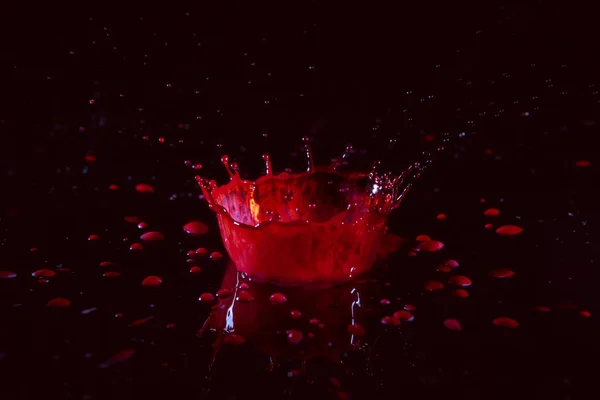 Stop Action Photo Water Drop Spashing Red Liquid Creating Crown — Stok Foto